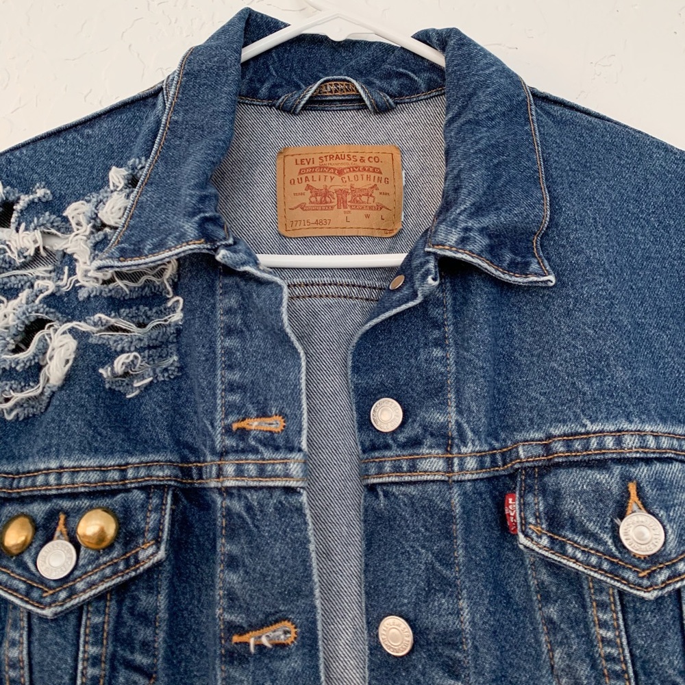 Levi’s Distressed Jacket - Picture 3 of 4